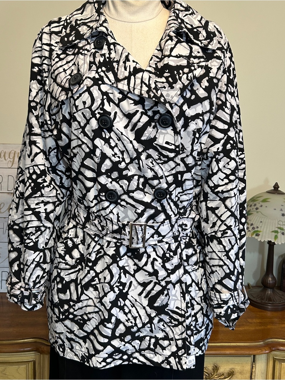 Chico’s Zenergy Black White Silver Abstract Patterned Trench Coat